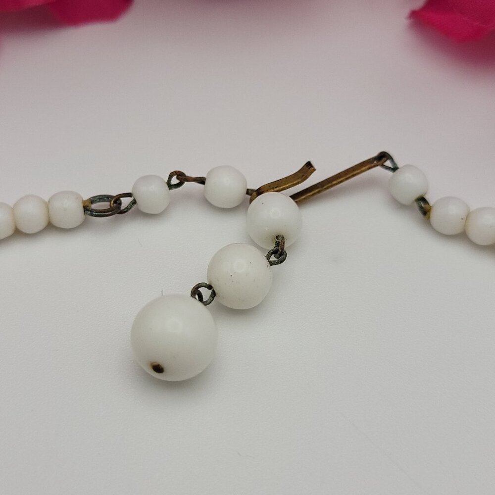Vintage White Milk Glass Spike Beaded Tribal Choker Necklace 16.5 In Hook Clasp - Picture 5 of 6